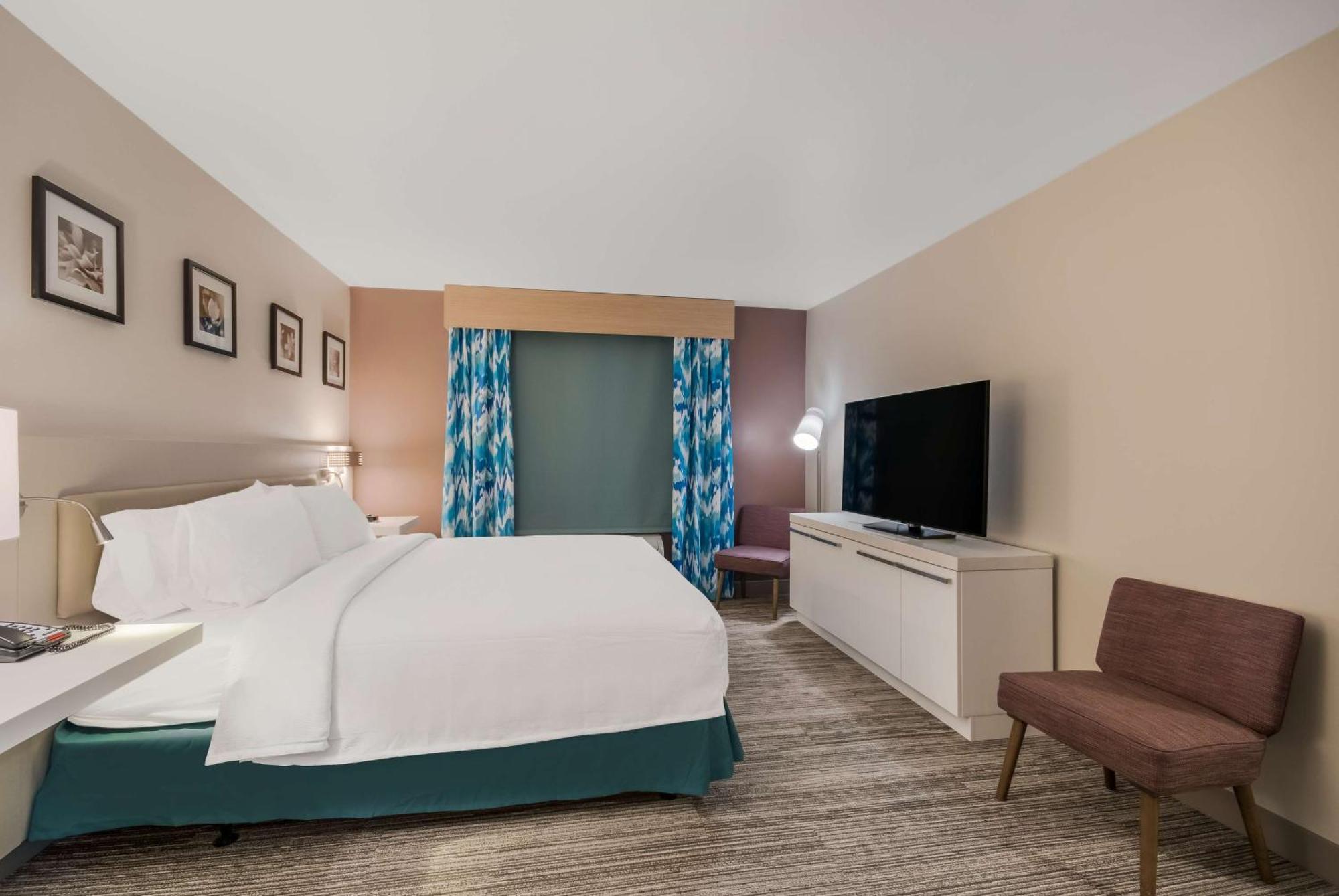 King Suite - Mobility and Hearing Access,1563308629:JPEG