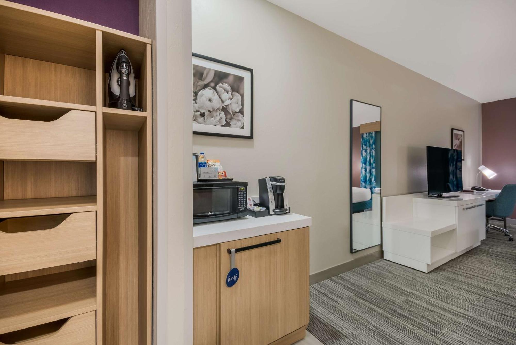 Premium Queen Room with Two Queen Beds,1563308647:JPEG